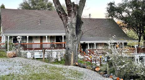 Sierra Mountain Lodge