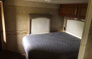 2014 Winnebago chalet 31JR Bunk house #10