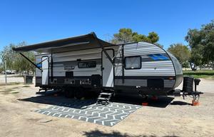 Sleeps 10! 2022 Forest River.