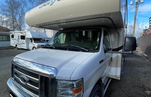 Comfortable RV with Slide-Outs - Jayco Redhawk
