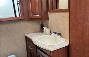2016 Sunseeker 3100SS | Minutes from ANC Airport