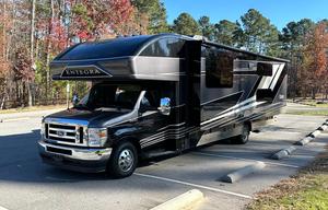 ‘Endeavor’ Loaded with Amenities + Sleeps 10!
