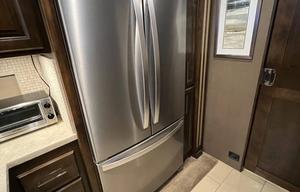 Luxury Coach - Quiet Diesel Pusher - Starlink
