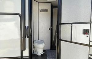 Spacious Family Friendly 35 Ft Bunkhouse