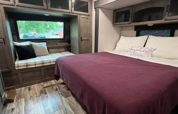 Sweet Retreat - Delivered luxury camper!