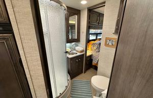 ‘Endeavor’ Loaded with Amenities + Sleeps 10!