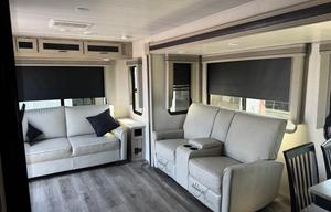 Beautiful camper very roomy