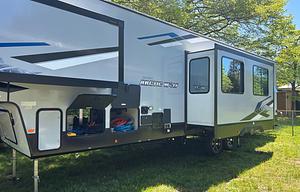 Mansion On Wheels!