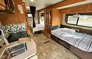 KOURTNEY 2019 NeXus RV Phantom 25P
