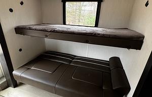 Pet Friendly- Sleeps 9- Outdoor Kitchen