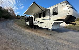 Luxurious Camping in a 2022 Crossroads Cameo