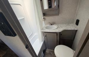 Spacious Clean 23' Outback Trailer w/slideout Bed