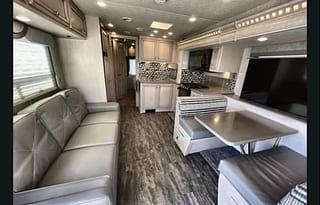 2021 Newmar Bay Star Sport 2813 RV rental photo 2