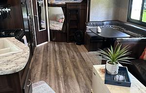 2018 Jayco Jay Flight 27BHS RV rental photo 2