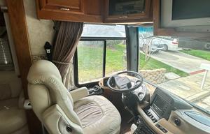 Palace on wheels! -2005 Revolution LE 40 ft