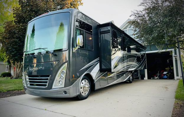 2023 Thor Luminate • Family RV + Free WiFi
