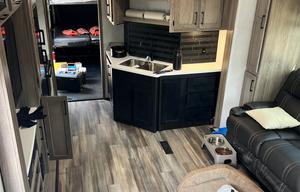 43’ toyhauler with patio and generator