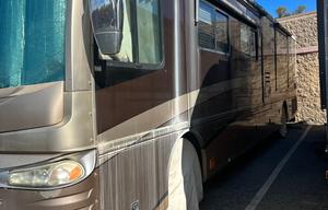 Palace on wheels! -2005 Revolution LE 40 ft