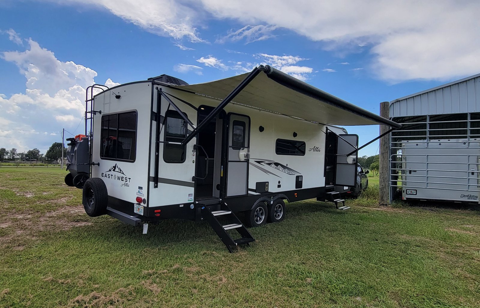 Spacious Family & Pet Friendly RV Rental