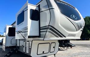 Montana Legacy | Large Luxurious RV with 5 slides