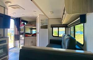 Fun Family Trailer! '22 Sundance Ultra Lite