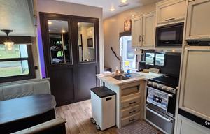 Beautiful 5th wheel bunkhouse retreat w/delivery!