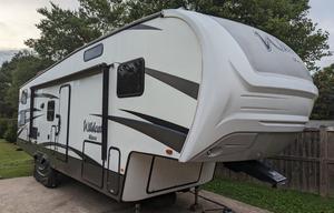 No Towing Needed! Luxury RV Sleeps 10