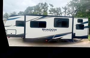 2022 Thor Shadow Cruiser- 2 Bedroom - Sleeps 10