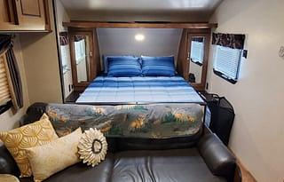 Adventure Awaits - "Rosemary" Spacious Bunk House!