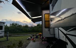 2016 Momentum 376TH RV rental photo 3