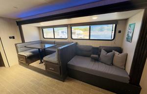 New RV. Sleeps 9! Unlimited Miles! Generator.