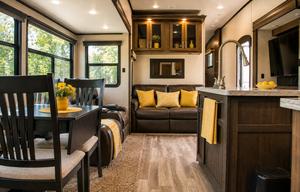 2 Bedroom/2 Bath w tub Luxury Fifth WheelGWTX 2797