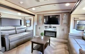 'Hilda' 2020 Wildwood Heritage Glen 378FL