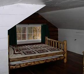 Upstairs bedroom 1 - 1 queen bed