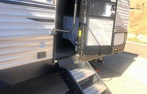"Trixie" bunk bed, pet friendly & master bedroom