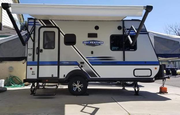 GOES WHERE OTHER RVs CAN’T ONLY 3,950 lb & 18 ft