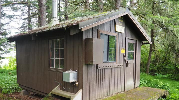 W24, Loop: AREA GUT ISLAND #2 CABIN