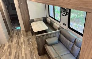 2022 Zinger ZR328SB RV rental photo 3