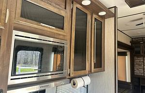 2019 Arctic Wolf 305ML6 | Sleeps 6 | 2 A/C