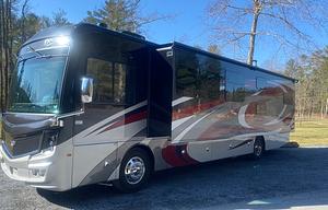2022 Fleetwood RV Discovery 38N