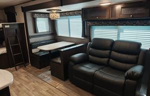 ★Full Size BUNKS★Private Queen Room★Exit 407