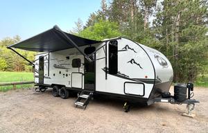 2022 GREY WOLF - PERFECT FAMILY CAMPER, SLEEPS 8