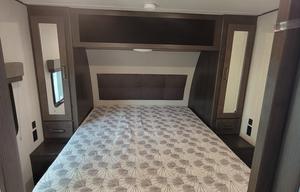 Dual-Suite Retreat Family Bunkhouse 32' Transcend