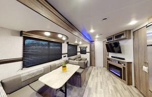 2022 CrossRoads Zinger 333D Travel Trailer 33'