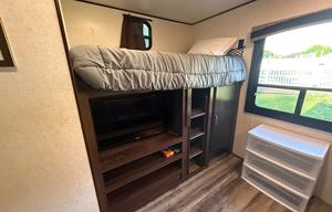 Smoky Mountain Family Bunkhouse-Sleeps 8-Delivery