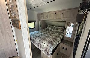 Golden Getaways Family RV – Sleeps 8 - 10