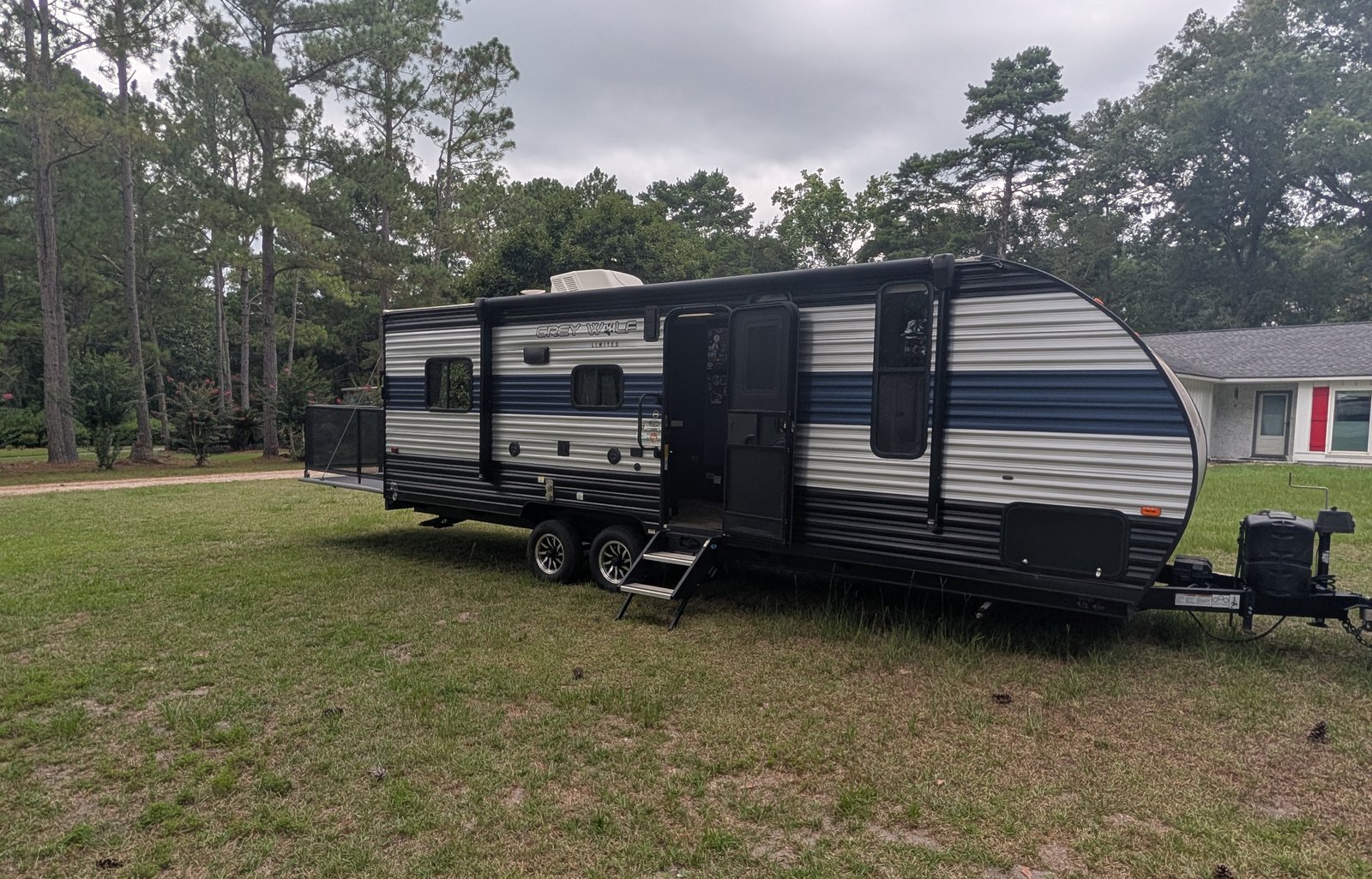 2021 Cherokee Grey Wolf 22RR