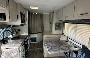 SPRING SALE - 2022 Thor Chateau 22E