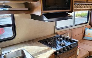 Clean & Comfy 2016 Coachmen Leprechaun 26DS
