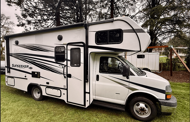 Family&Pet Friendly - 2024 Forest River SUNSEEKER